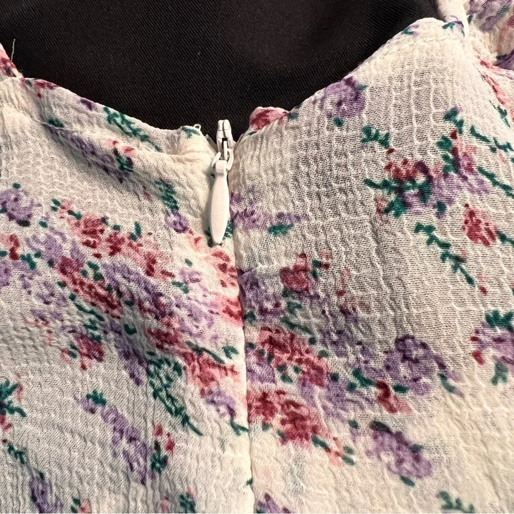 NASTY GAL FLORAL RUFFLE PLAYSUIT. NWT. Ruffle straps end in deep V-neck. Size 10 - Picture 11 of 13